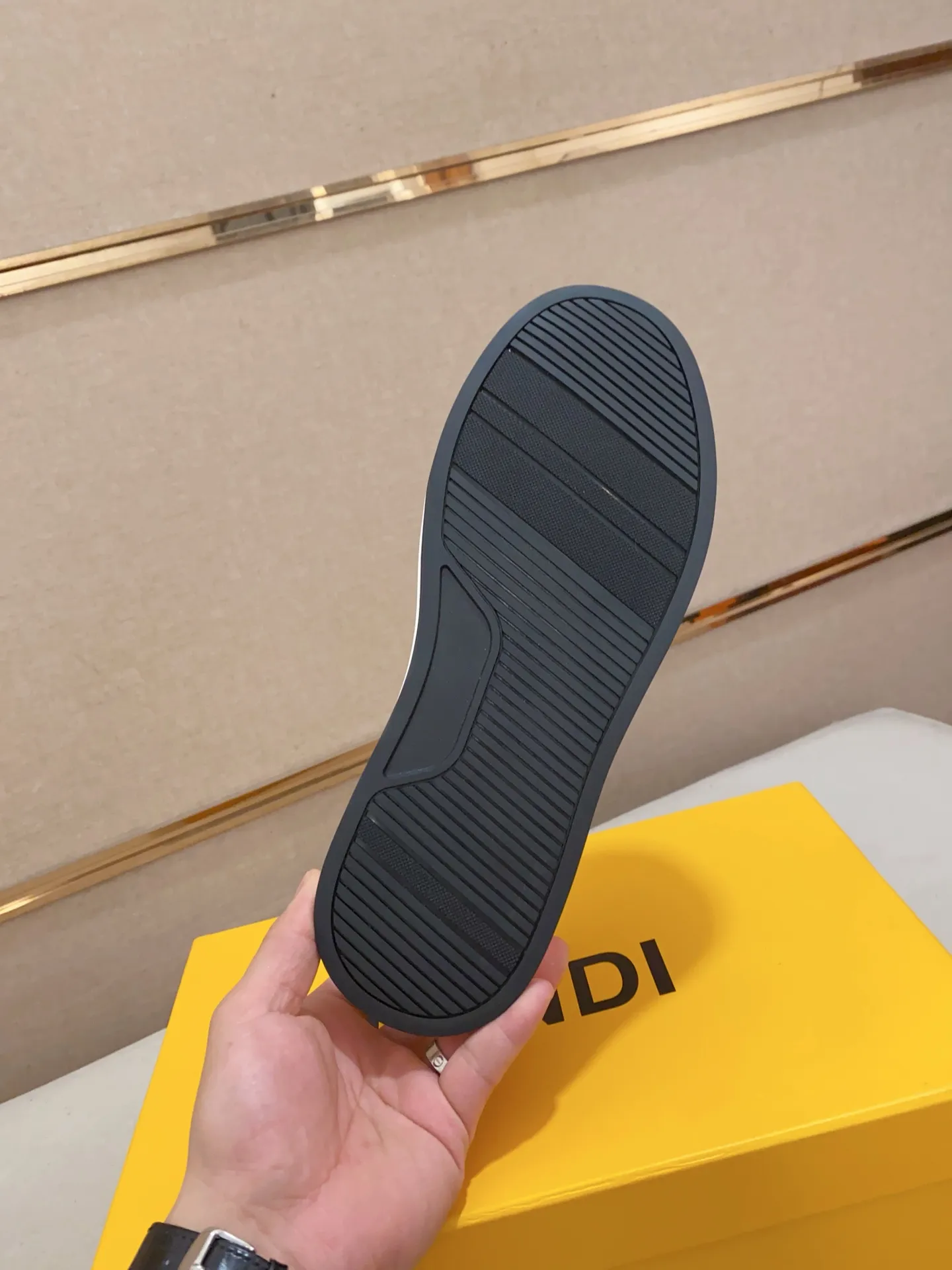 Men's shoes 💰 400💰 (fendi) New style 👊🏻 upper 🇮🇹 imported cowhide fabric 🇩🇪 lining imported sheepskin lining. The original outsole is molded to highlight the identity of every man, and the upper foot is elegant and stable🚶🏻🚶🏻The high-end custom counters reproduce the original version📯No matter the wind or rain, the shoe last remains unchanged and can withstand the verification of time🔍️,🔵 Size: 38-44